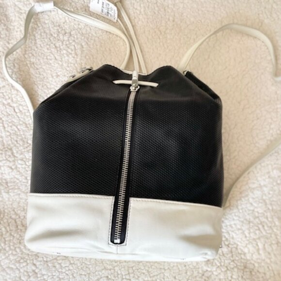NWT - Elizabeth and James Cynnie Bucket Backpack main image 5